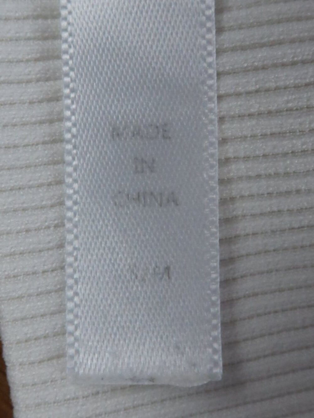 ZENANA OUTFITTERS WHITE T SHIRT BRA WITH ADJUSTABLE STRAPS SIZE S/M - Picture 3 of 7